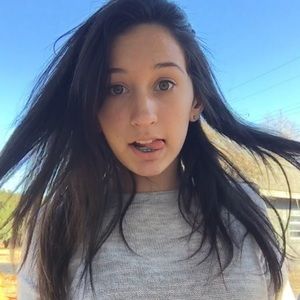 Meet your Posher, Katelyn